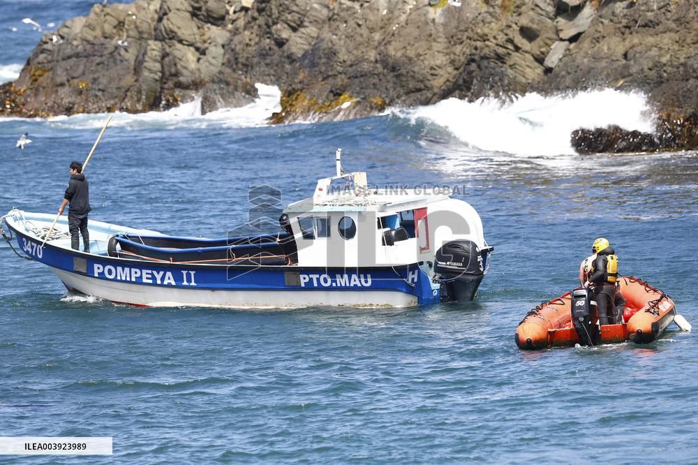 Death Toll Hits 6 After Tour Boat Capsizes - Chile
