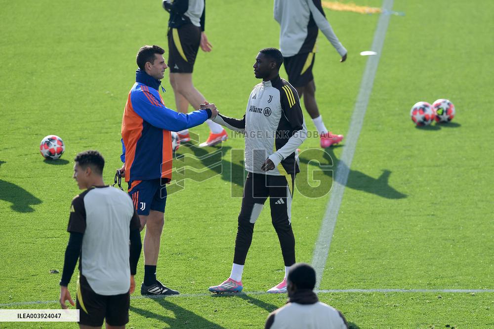 CALCIO - UEFA Champions League - Team Juventus - Training