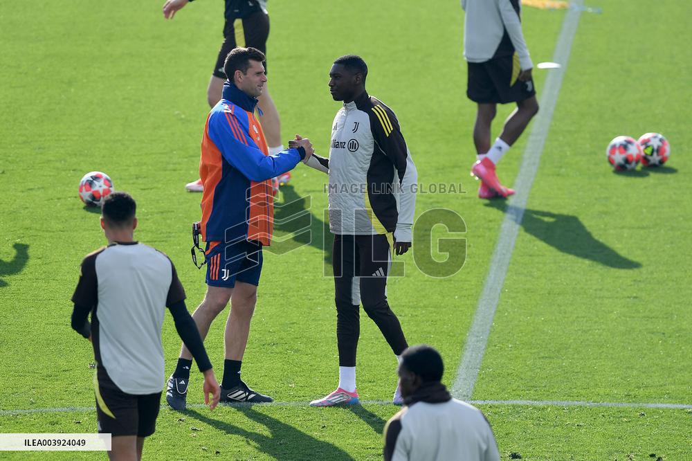 CALCIO - UEFA Champions League - Team Juventus - Training