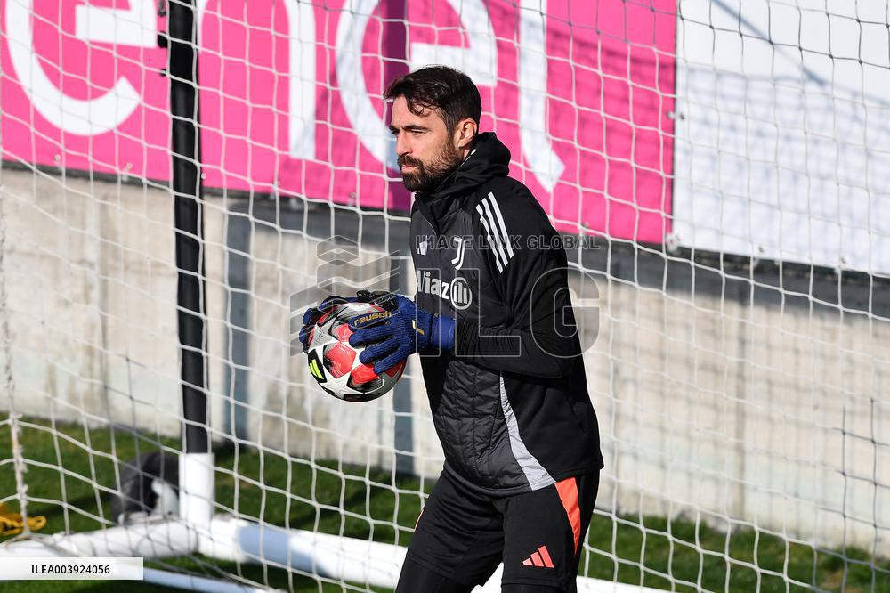 CALCIO - UEFA Champions League - Team Juventus - Training