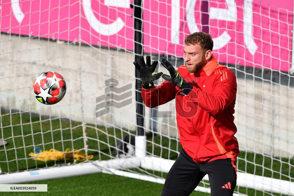 CALCIO - UEFA Champions League - Team Juventus - Training
