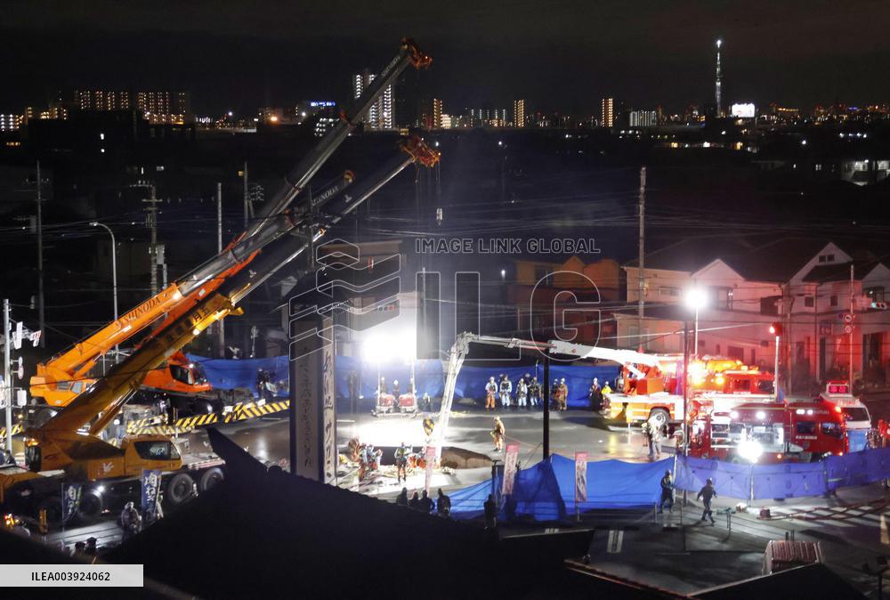 Sinkhole at intersection near Tokyo