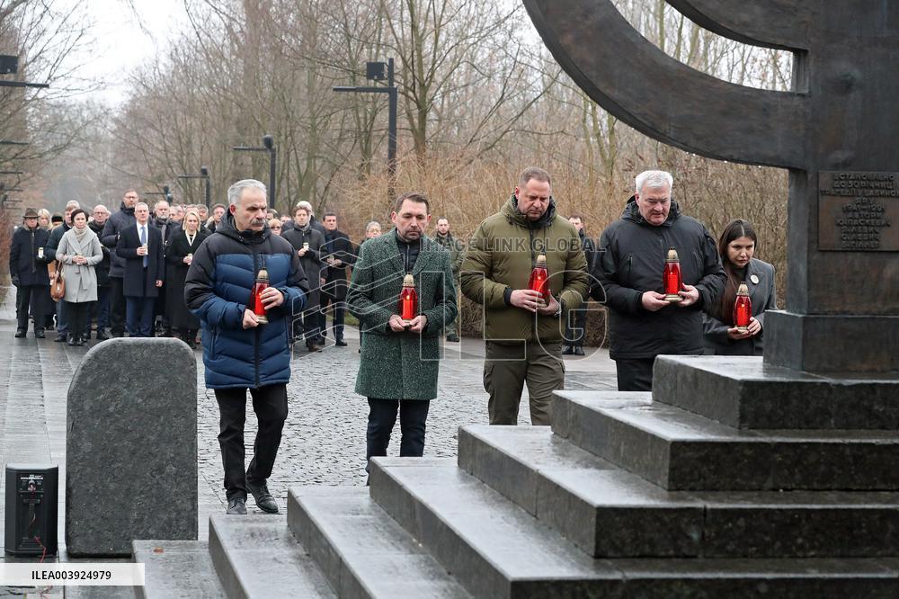 President of Ukraine Volodymyr Zelenskyy honors memory of Holocaust victims