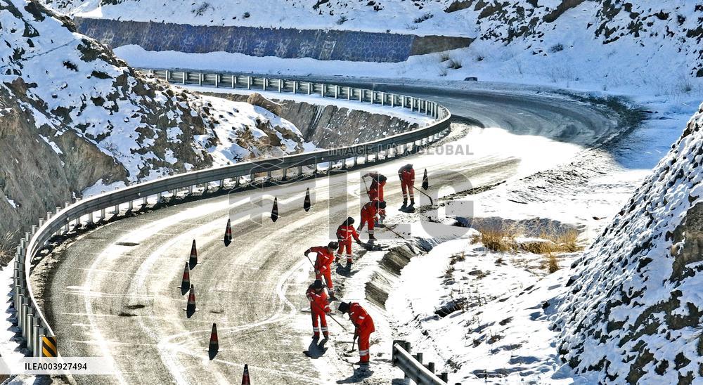 Clearing Snow on National Highway 307 in Zhangye