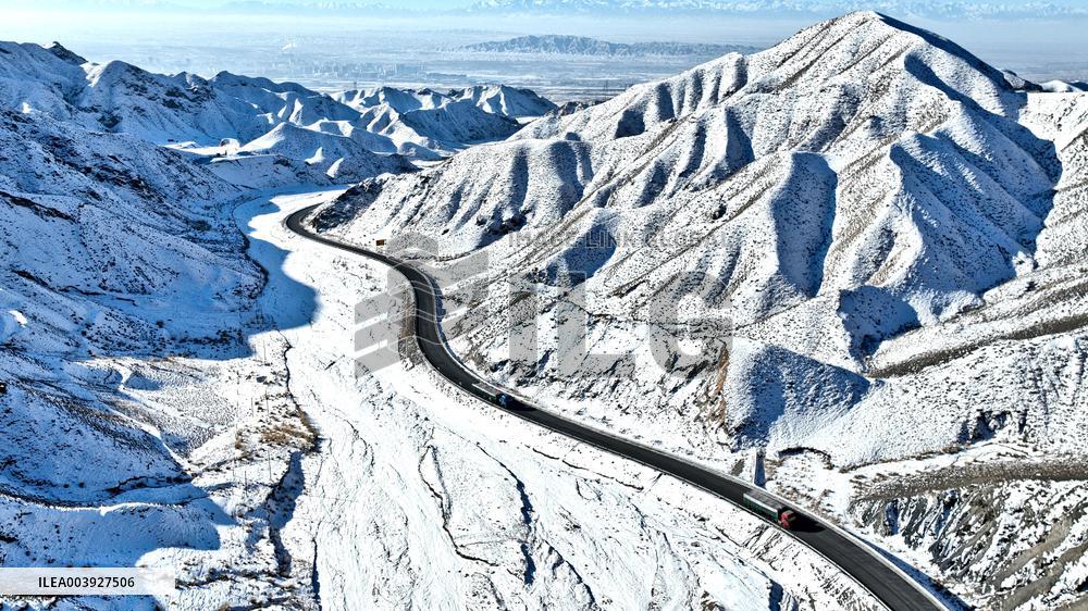 Clearing Snow on National Highway 307 in Zhangye