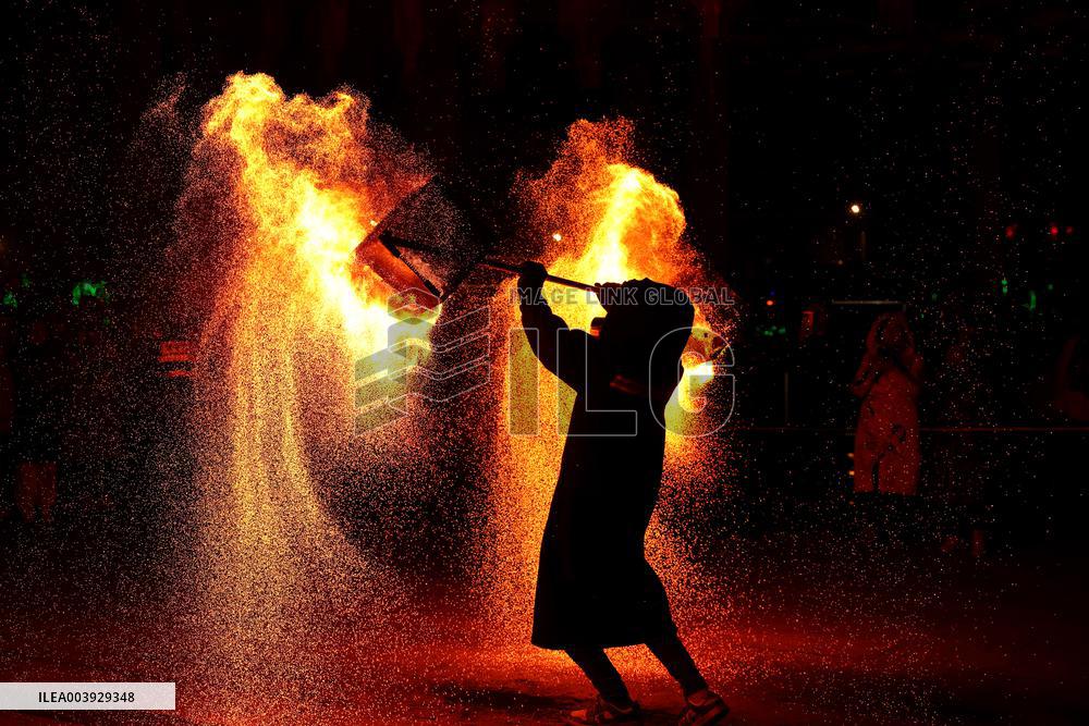 Chinese Celebrate Spring Festival Holiday