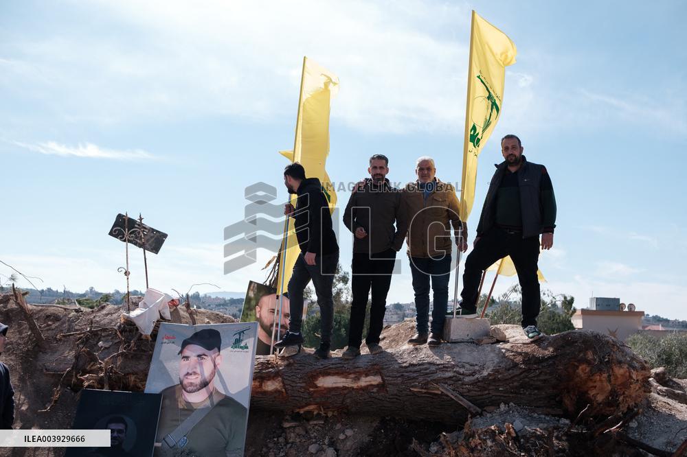 Lebanese Civilians Face Israeli Soldier in Border Villages - Lebanon