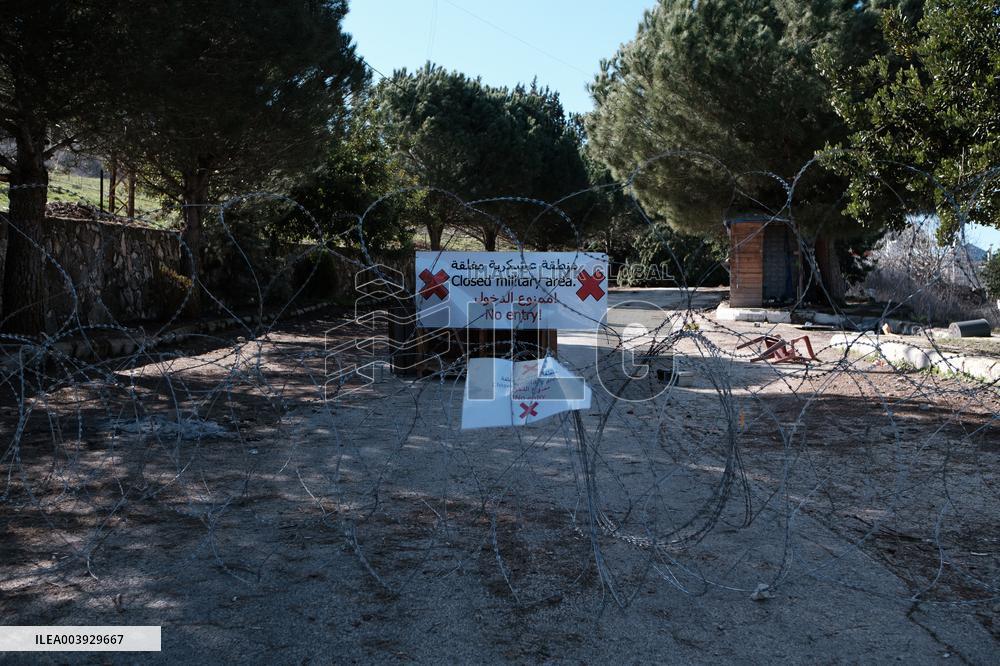 Lebanese Civilians Face Israeli Soldier in Border Villages - Lebanon