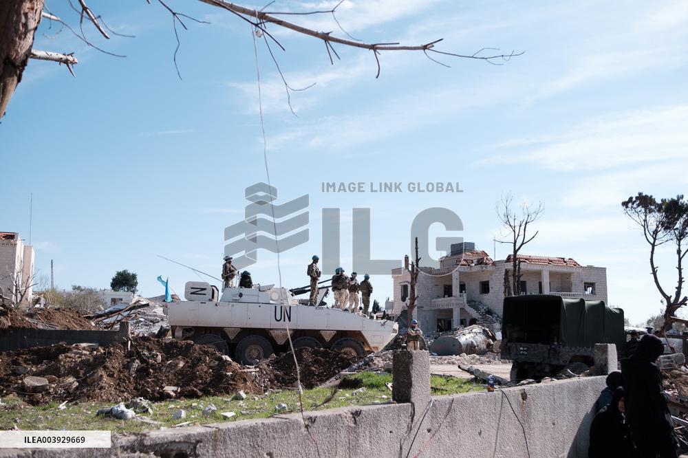 Lebanese Civilians Face Israeli Soldier in Border Villages - Lebanon