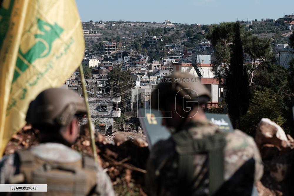 Lebanese Civilians Face Israeli Soldier in Border Villages - Lebanon