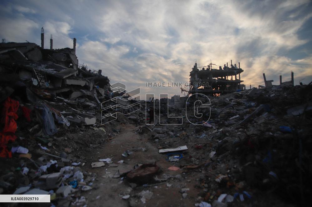 Palestinians Returning To Devastated Northern Gaza