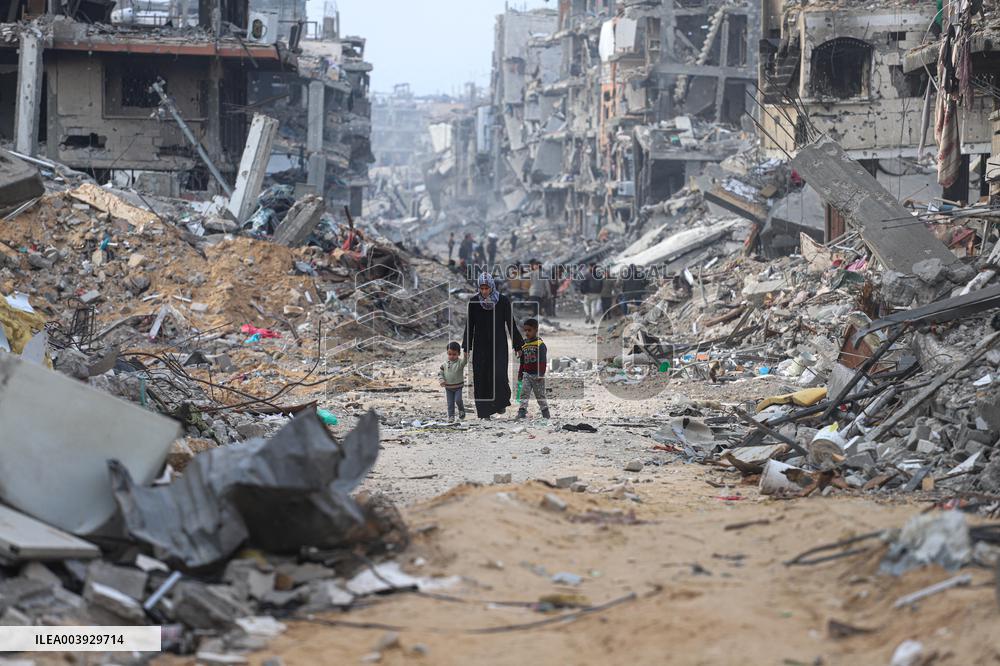 Palestinians Returning To Devastated Northern Gaza