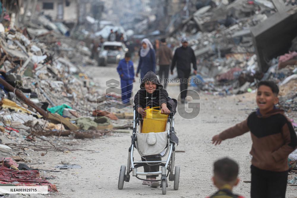 Palestinians Returning To Devastated Northern Gaza