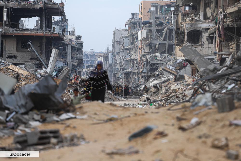 Palestinians Returning To Devastated Northern Gaza