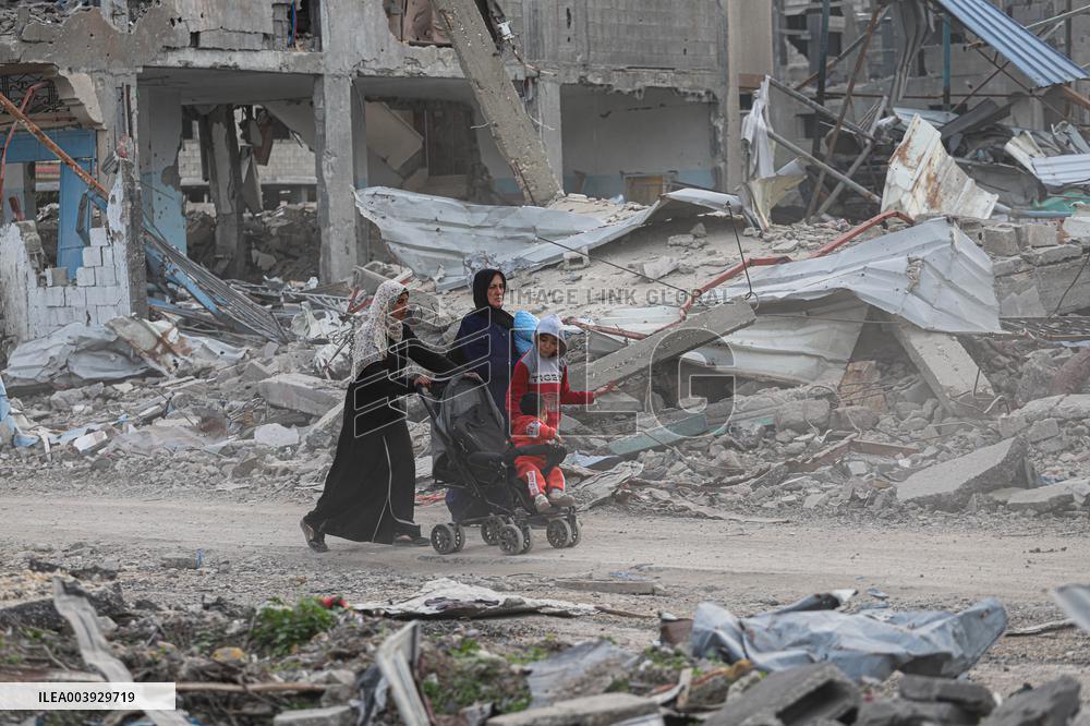 Palestinians Returning To Devastated Northern Gaza
