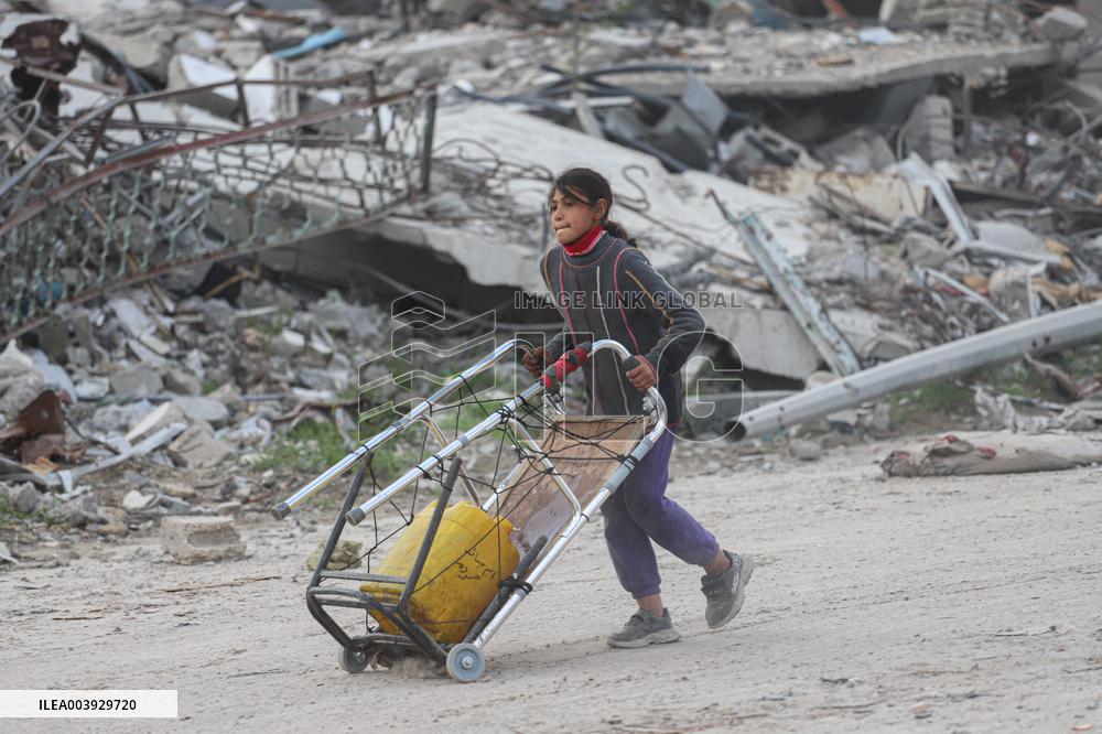 Palestinians Returning To Devastated Northern Gaza