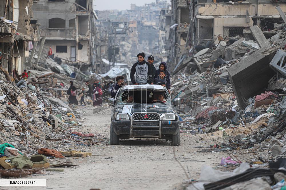 Palestinians Returning To Devastated Northern Gaza