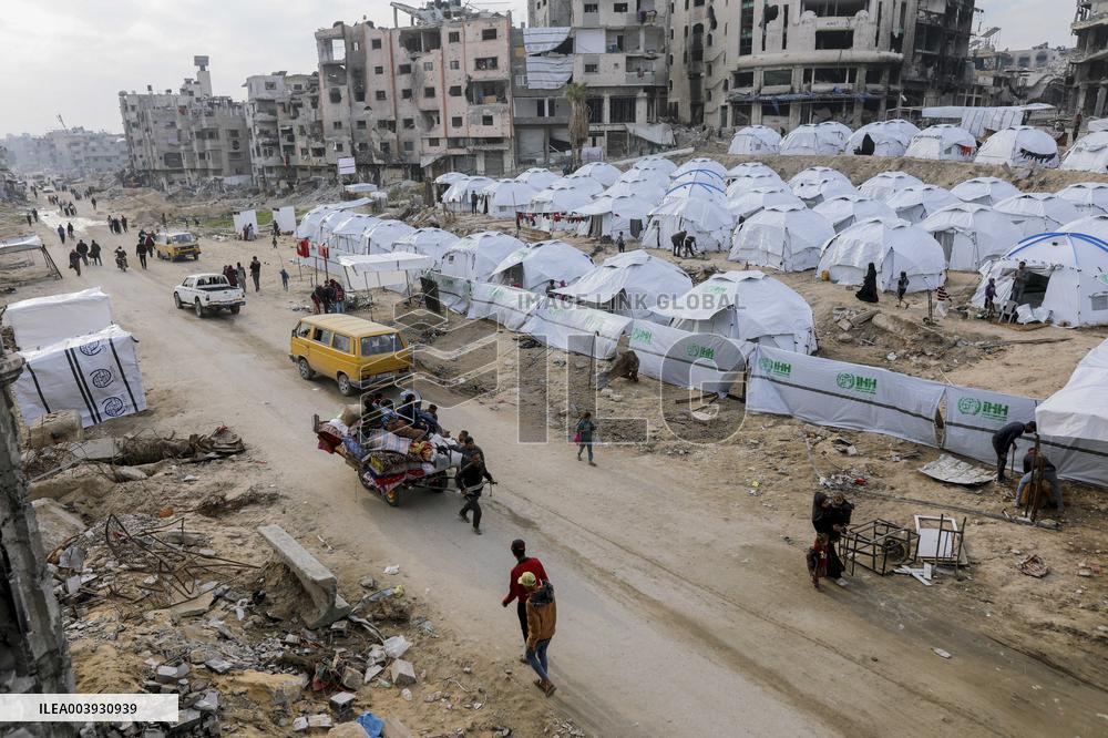 Palestinians Returning To Devastated Northern Gaza
