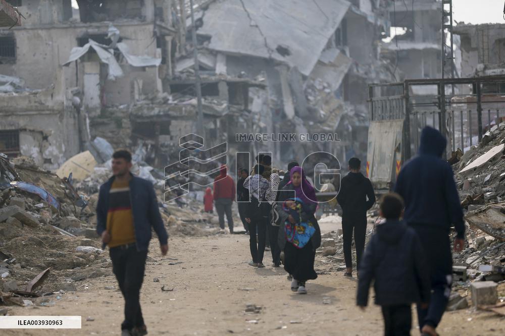 Palestinians Returning To Devastated Northern Gaza