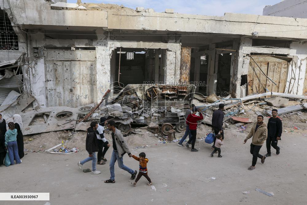 Palestinians Returning To Devastated Northern Gaza