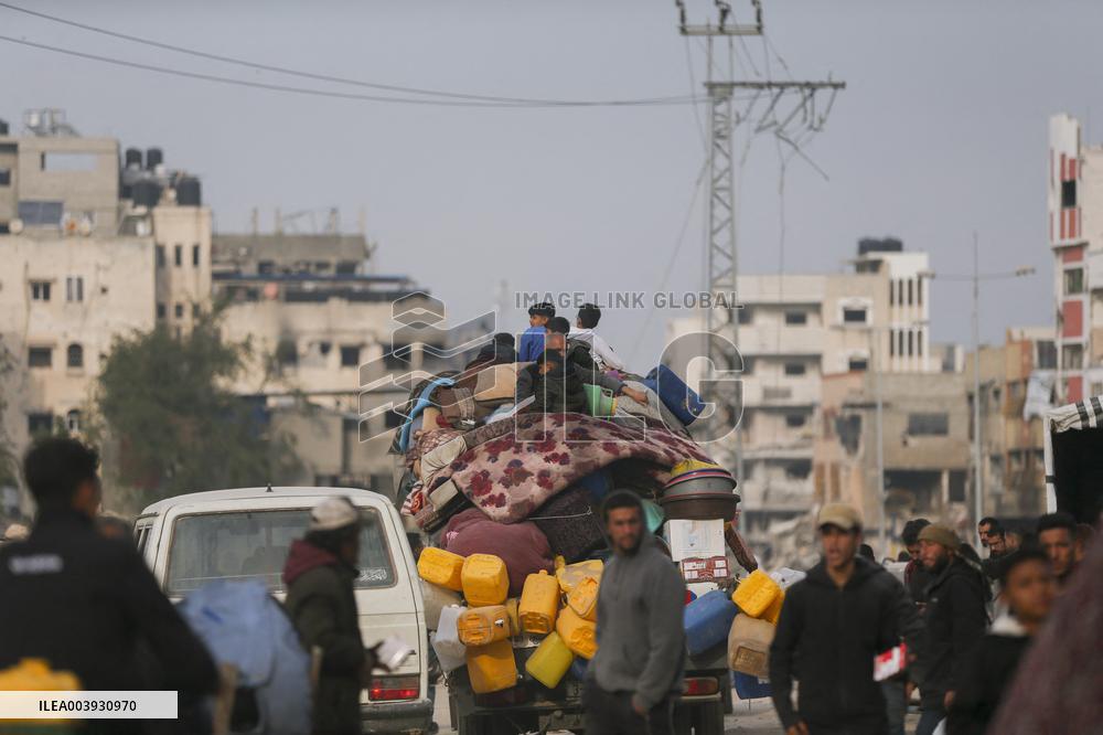 Palestinians Returning To Devastated Northern Gaza