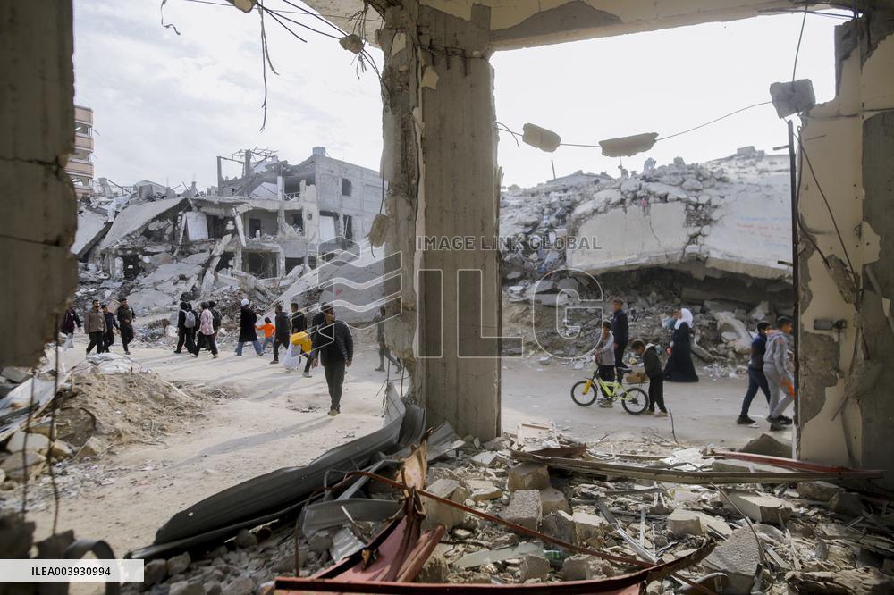 Palestinians Returning To Devastated Northern Gaza