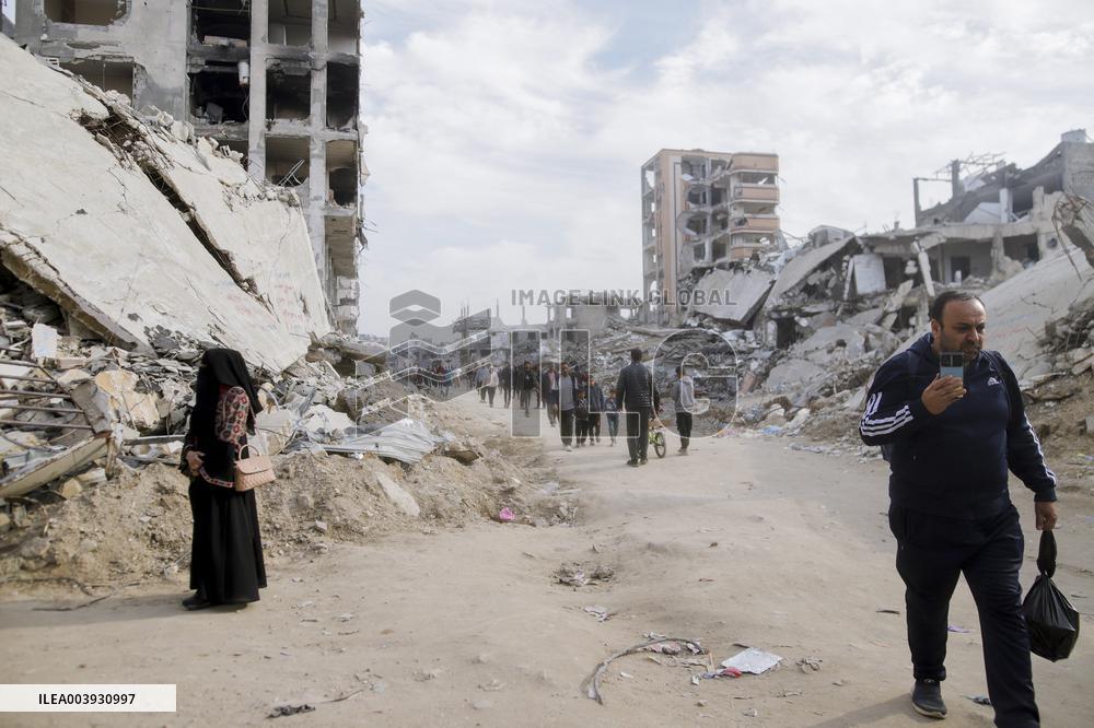 Palestinians Returning To Devastated Northern Gaza