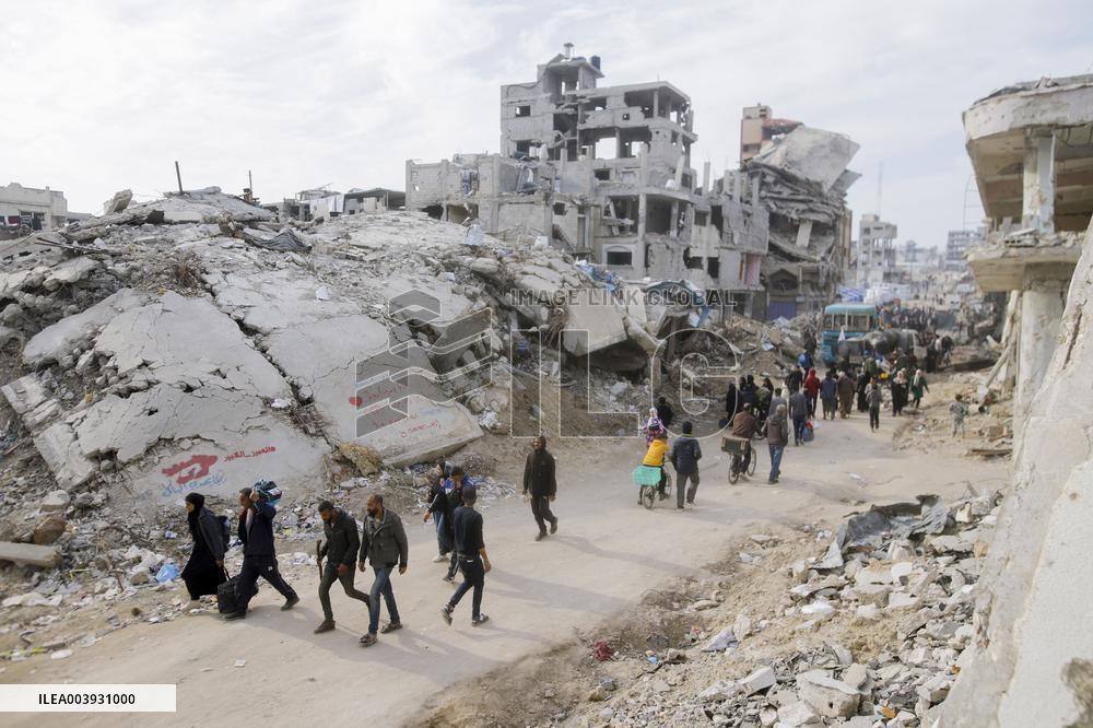 Palestinians Returning To Devastated Northern Gaza