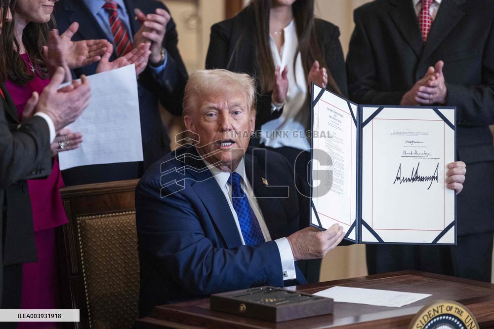 US President Donald Trump signs the Laken Riley Act