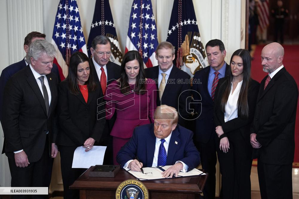 Donald Trump signs the Laken Riley Act - Washington