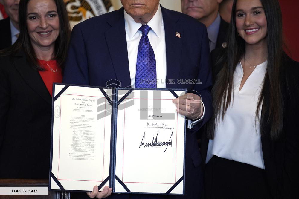 Donald Trump signs the Laken Riley Act - Washington