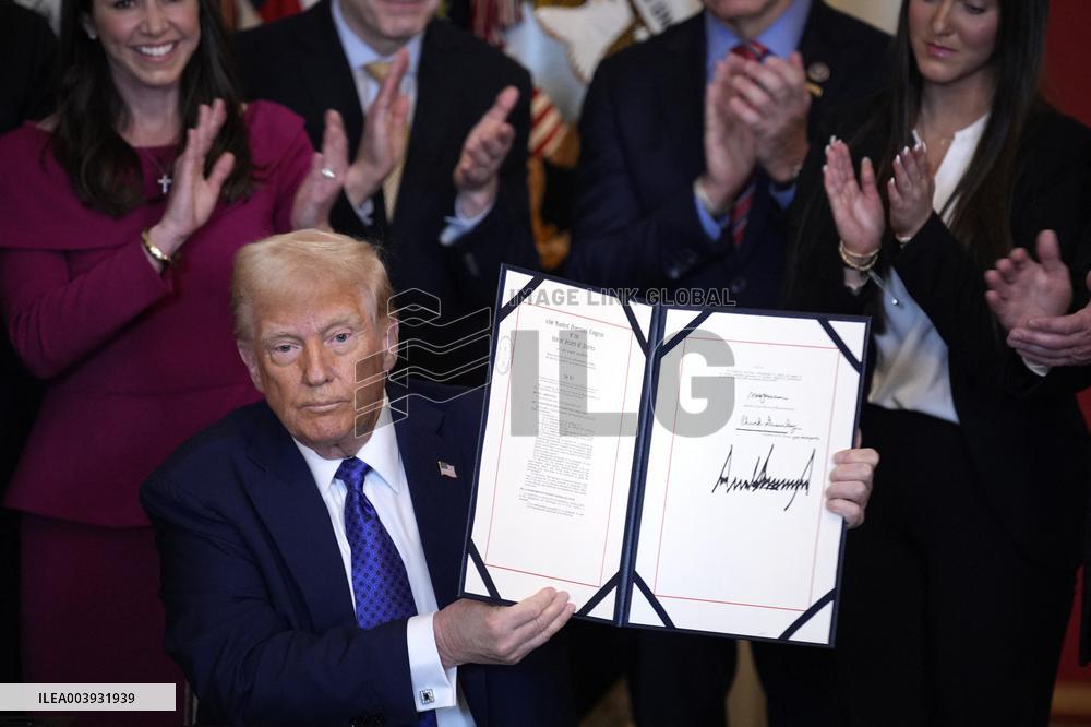 Donald Trump signs the Laken Riley Act - Washington