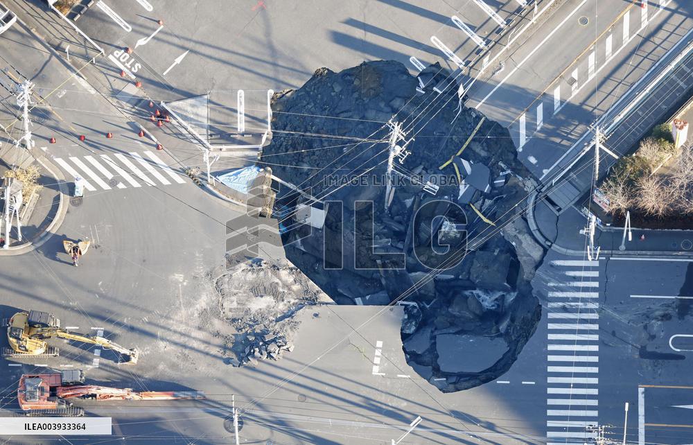 Sinkhole at intersection near Tokyo