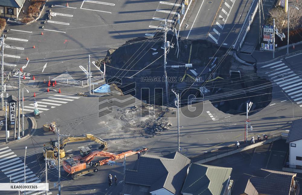 Sinkhole at intersection near Tokyo