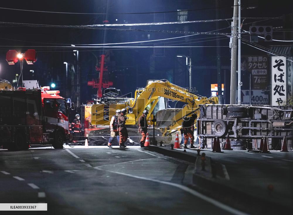 Sinkhole at intersection near Tokyo
