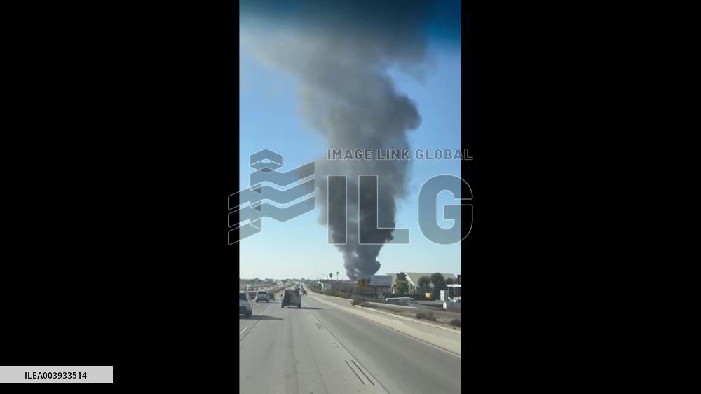 US: Fire Breaks Out At Abandoned Warehouse In Bakersfield, CA
