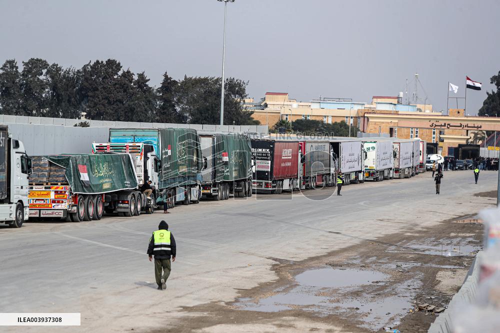 Aid Trucks Wait to Enter Gaza