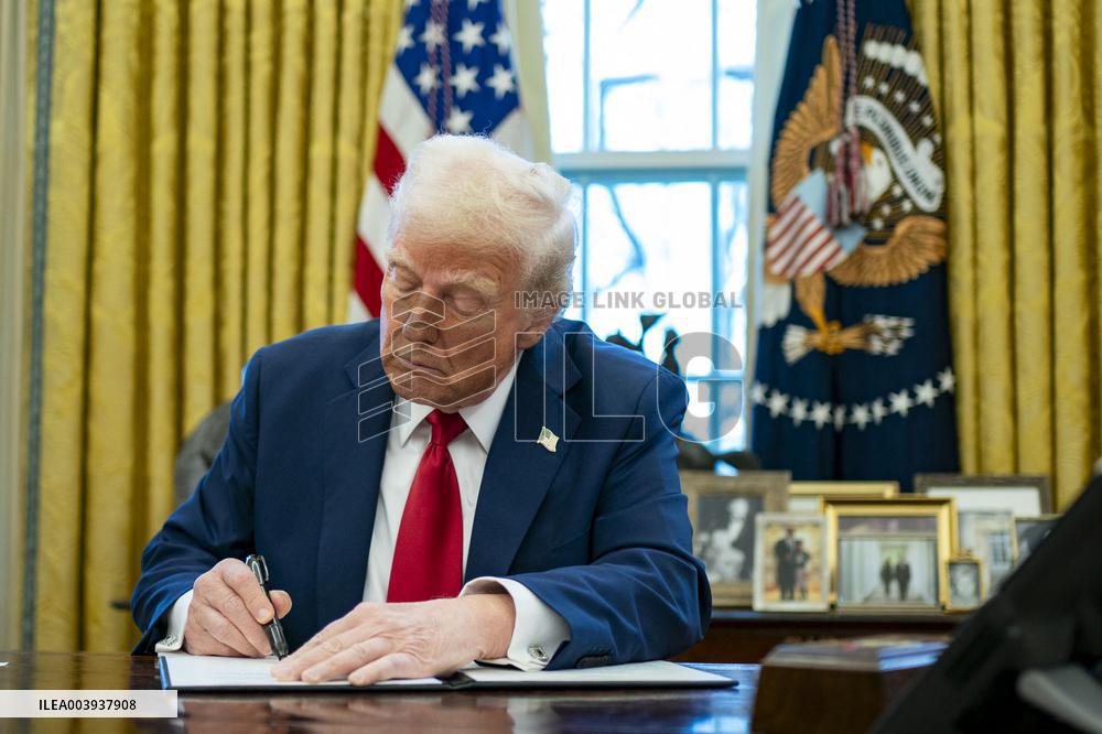 President Donald Trump Signs Two Executive Orders After Reagan Airport Crash