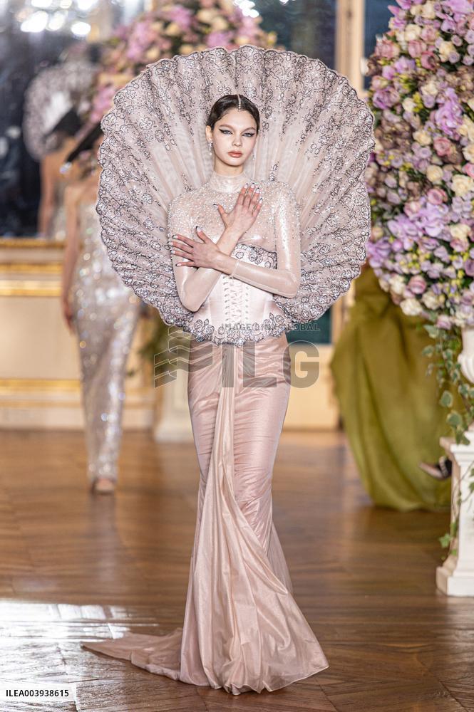 PFW Miss Sohee Runway NB