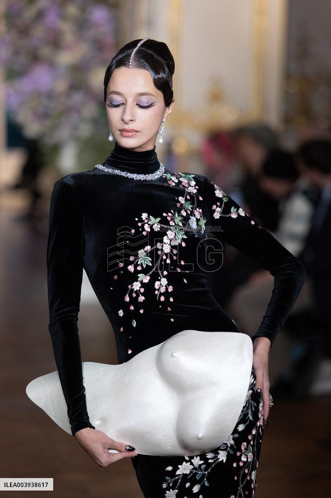 PFW Miss Sohee Runway NB