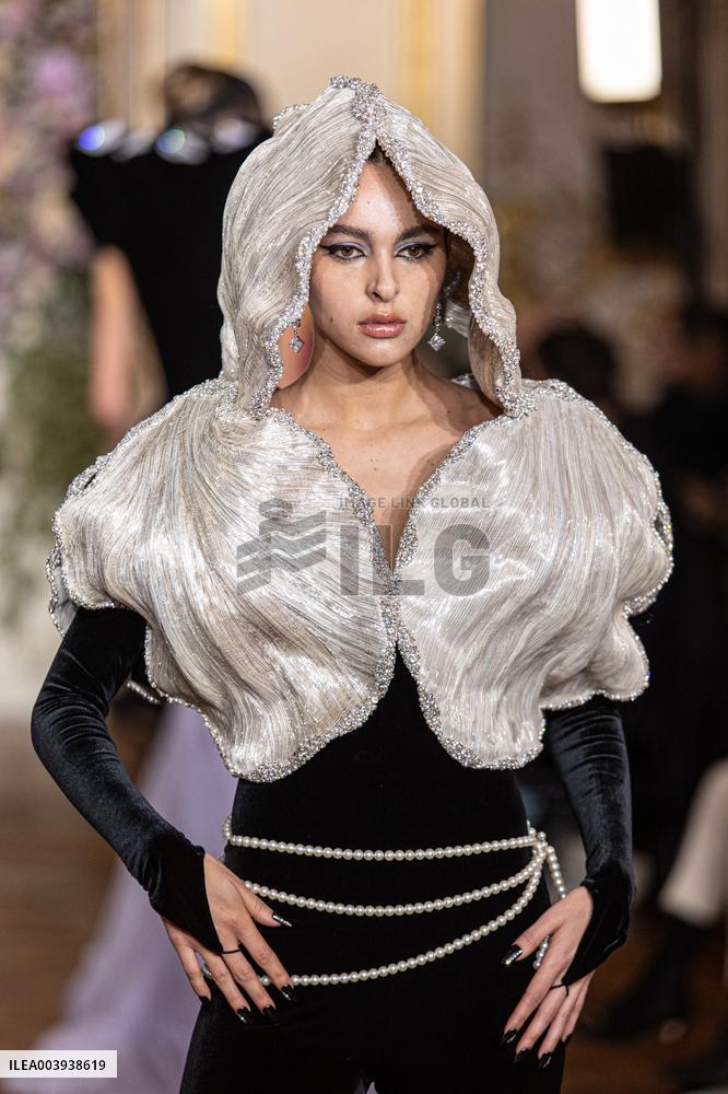 PFW Miss Sohee Runway NB