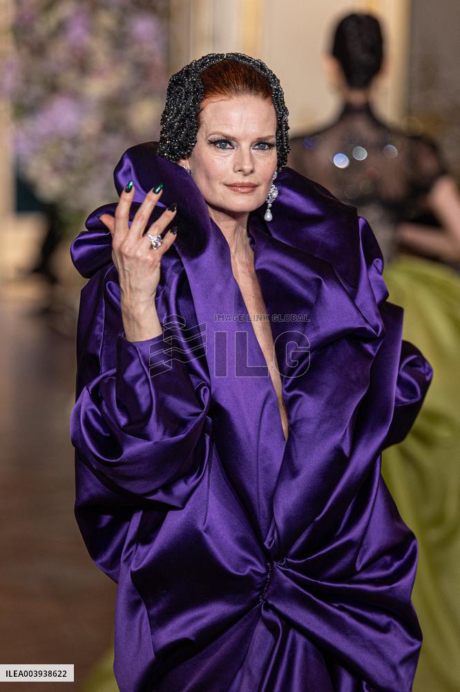 PFW Miss Sohee Runway NB