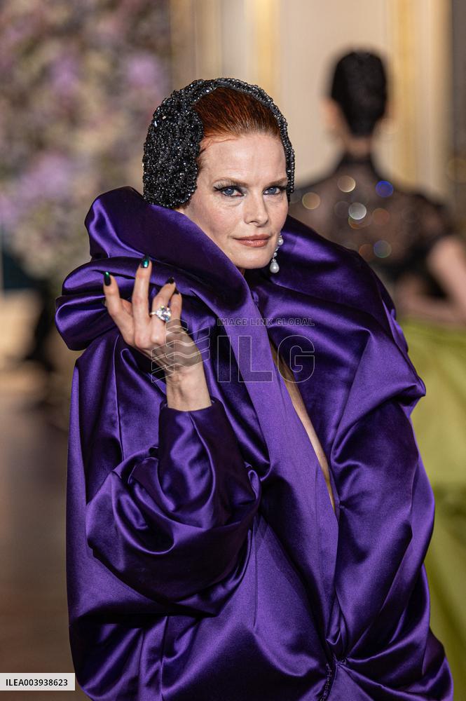 PFW Miss Sohee Runway NB