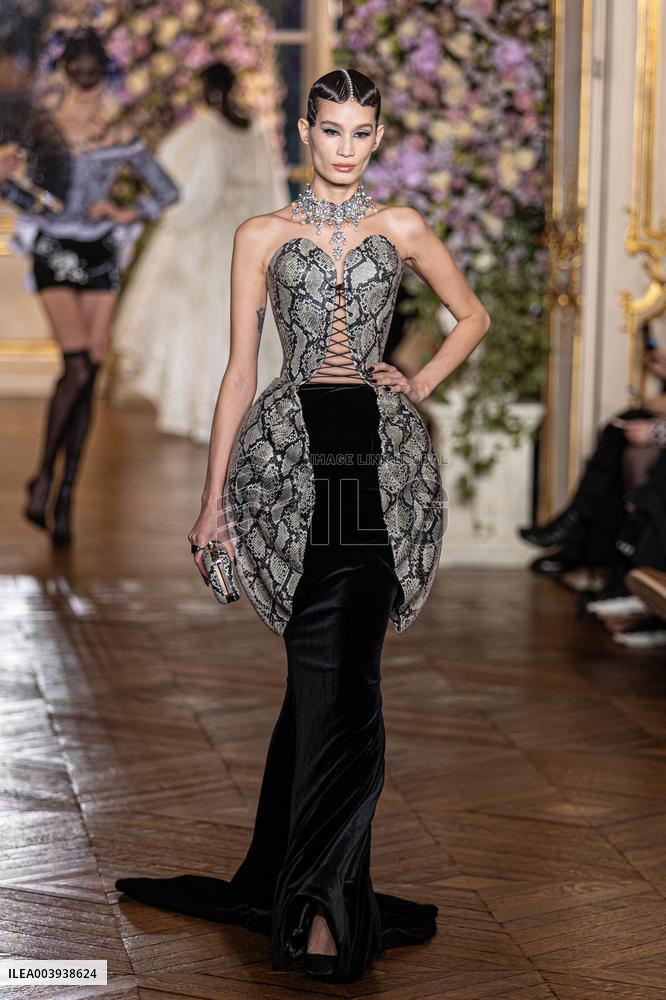 PFW Miss Sohee Runway NB