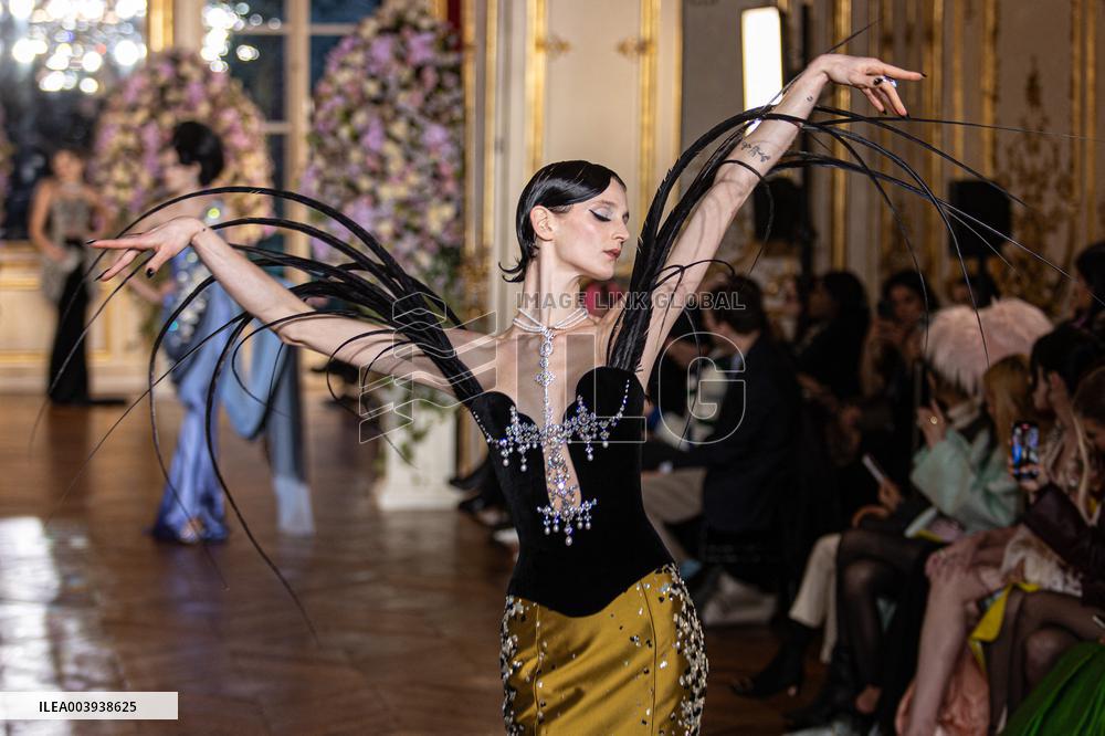 PFW Miss Sohee Runway NB