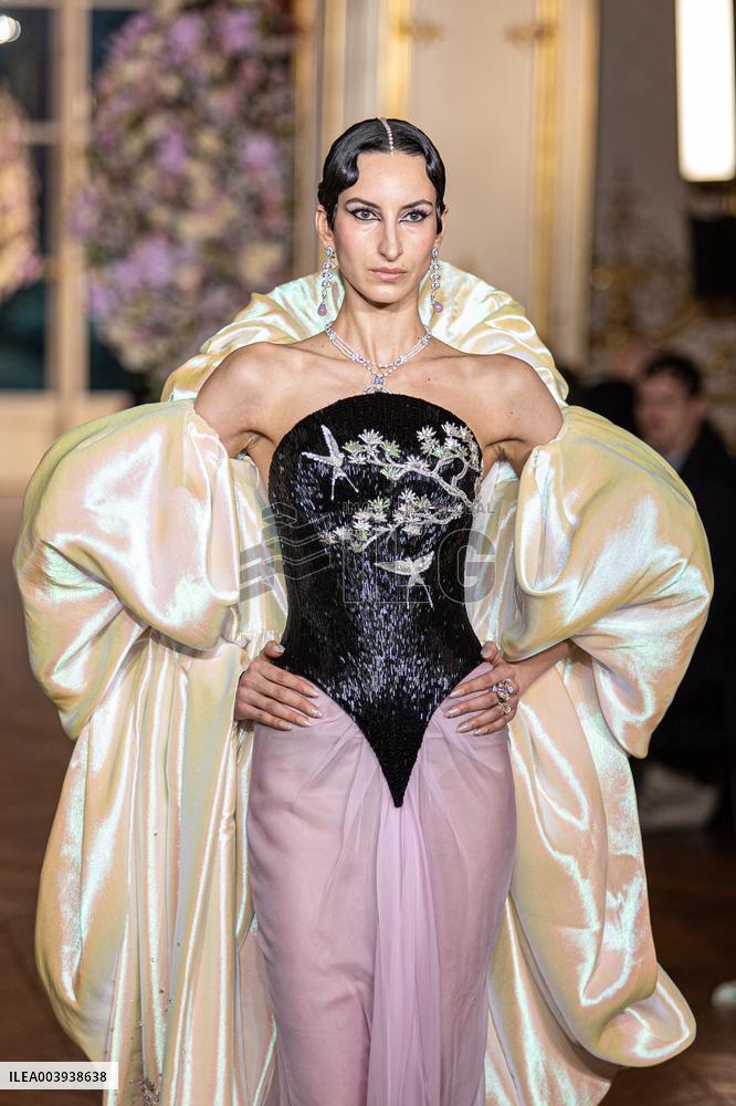 PFW Miss Sohee Runway NB