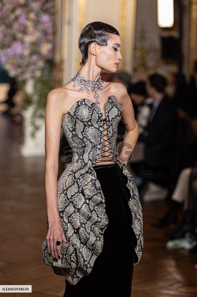 PFW Miss Sohee Runway NB