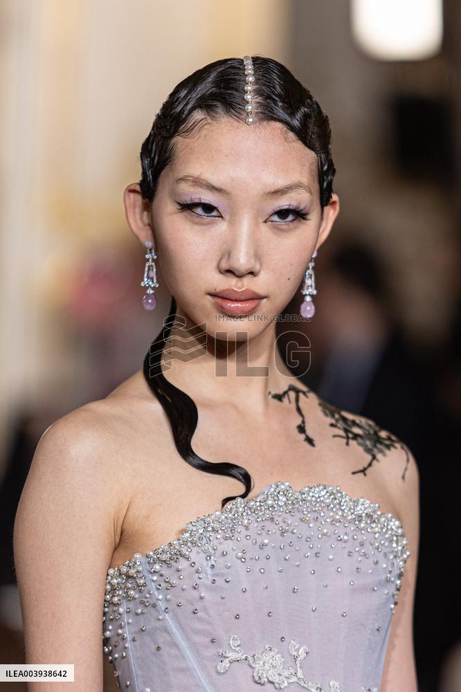 PFW Miss Sohee Runway NB