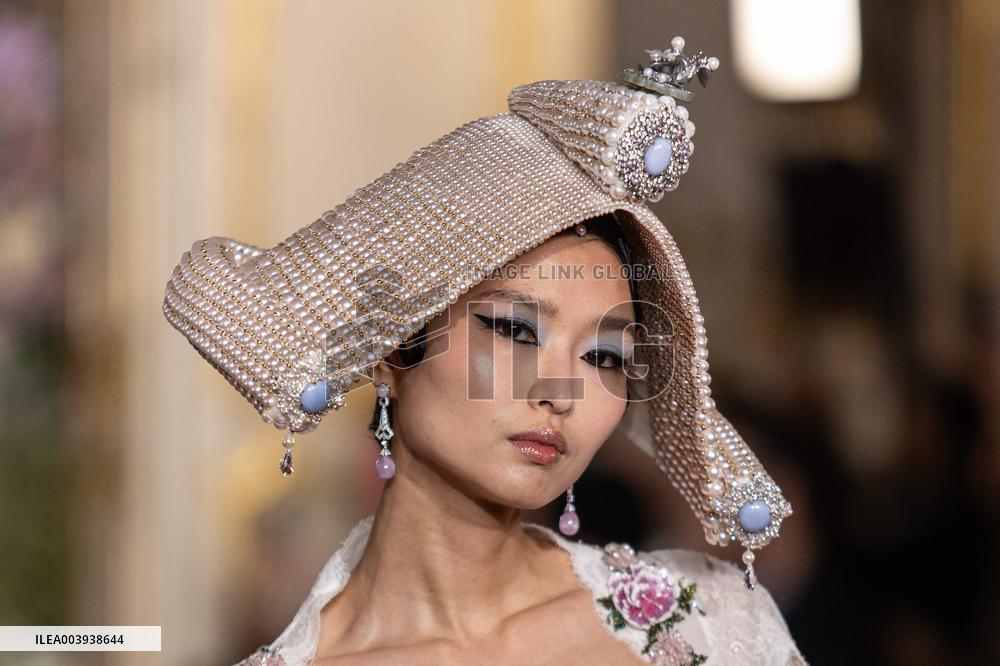 PFW Miss Sohee Runway NB