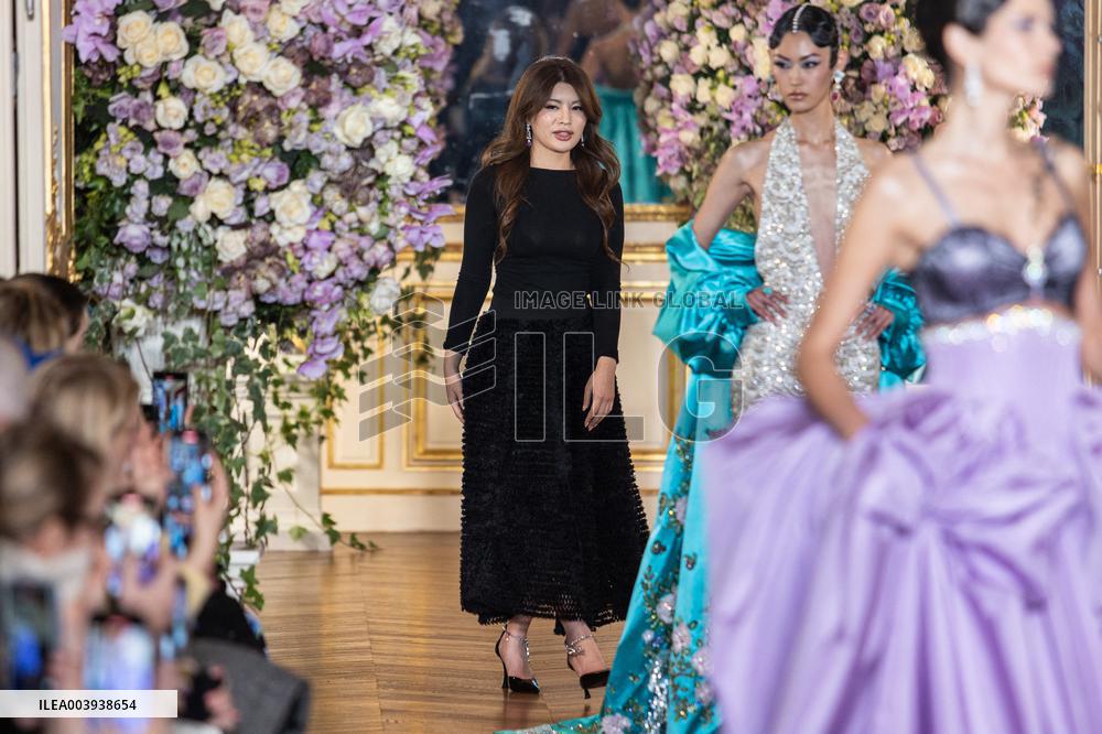 PFW Miss Sohee Runway NB